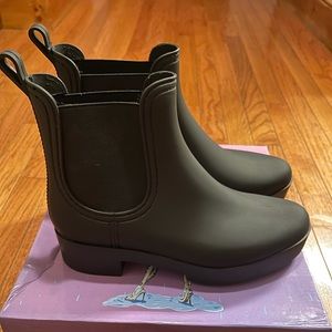 Brand new - Jeffrey Campbell Hydra platform waterproof Chelsea boots in size 9